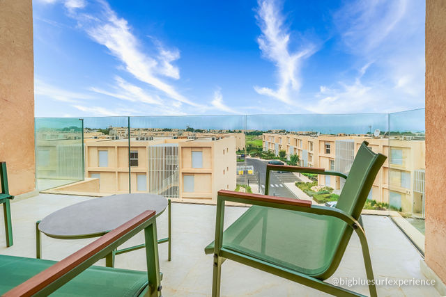Glass balustrade on the living-room balcony of the BigBlue Bay Duplex